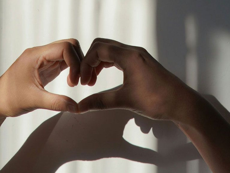 Célébrer l'amour autrement : une routine bien-être à deux