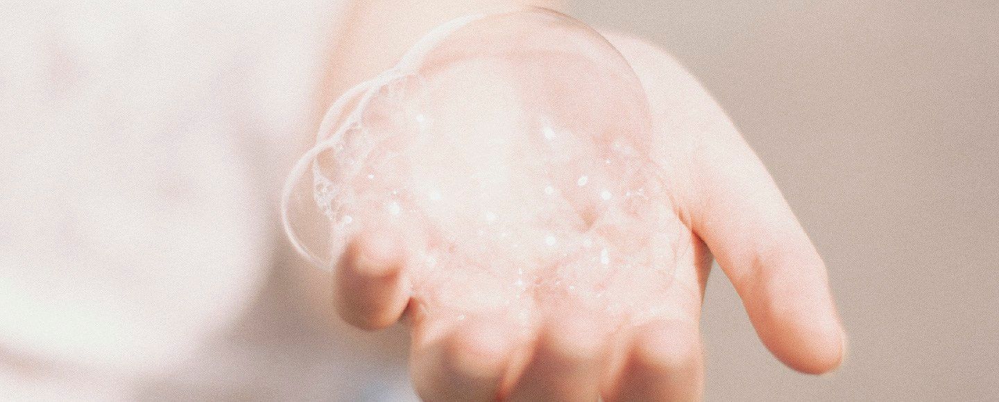 Peaux sensibles : la solution de la lessive bio