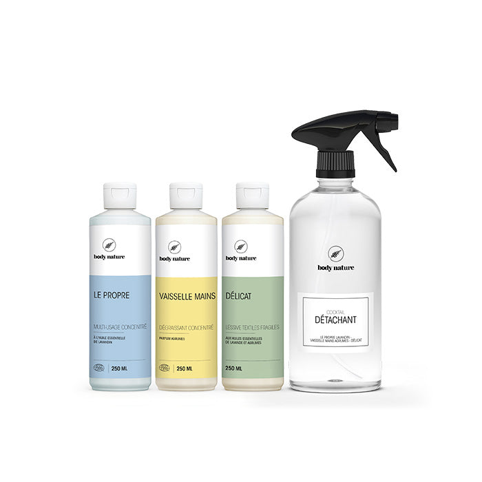 Kit de trois produits miracles pour détacher les vêtements, vendu avec le Flacon en plastique. Les 3 produits sont : un nettoyant multi-usage (le Propre senteur Lavandin), un liquide vaisselle (le Vaisselle Mains senteur Agrumes) et une lessive délicate (le Délicat). Une notice est avec.