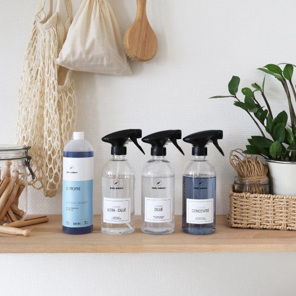 Le Propre et les 3 flacons de dilutions en plastique