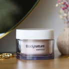 Pot de la crème riche anti-âge pour peaux sèches