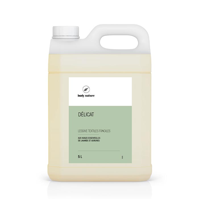 Lessive délicate en format 5L pour les textiles fragiles.