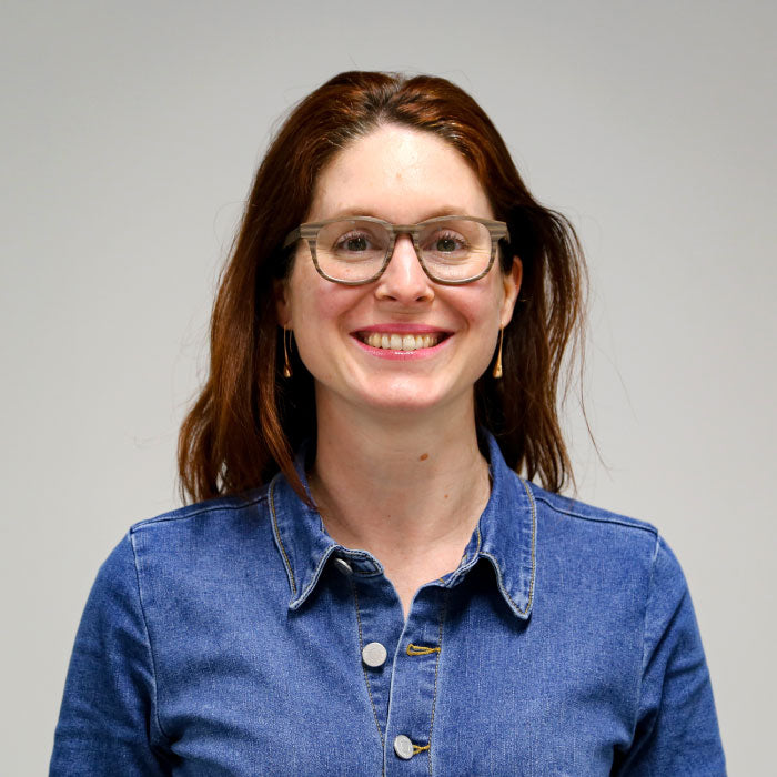 Eloise Legard, une femme souriante