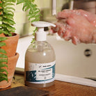 Flacon pompe du Nettoyant et exfoliant pour les mains et les pieds