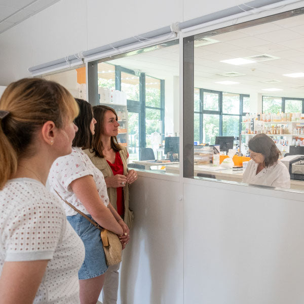 Visite du laboratoire avec un guide