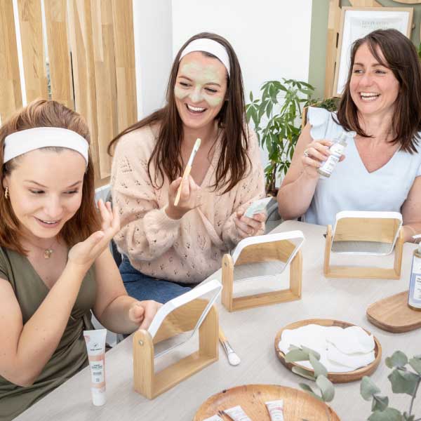 3 femmes passent un moment convivial en Instant Body Nature
